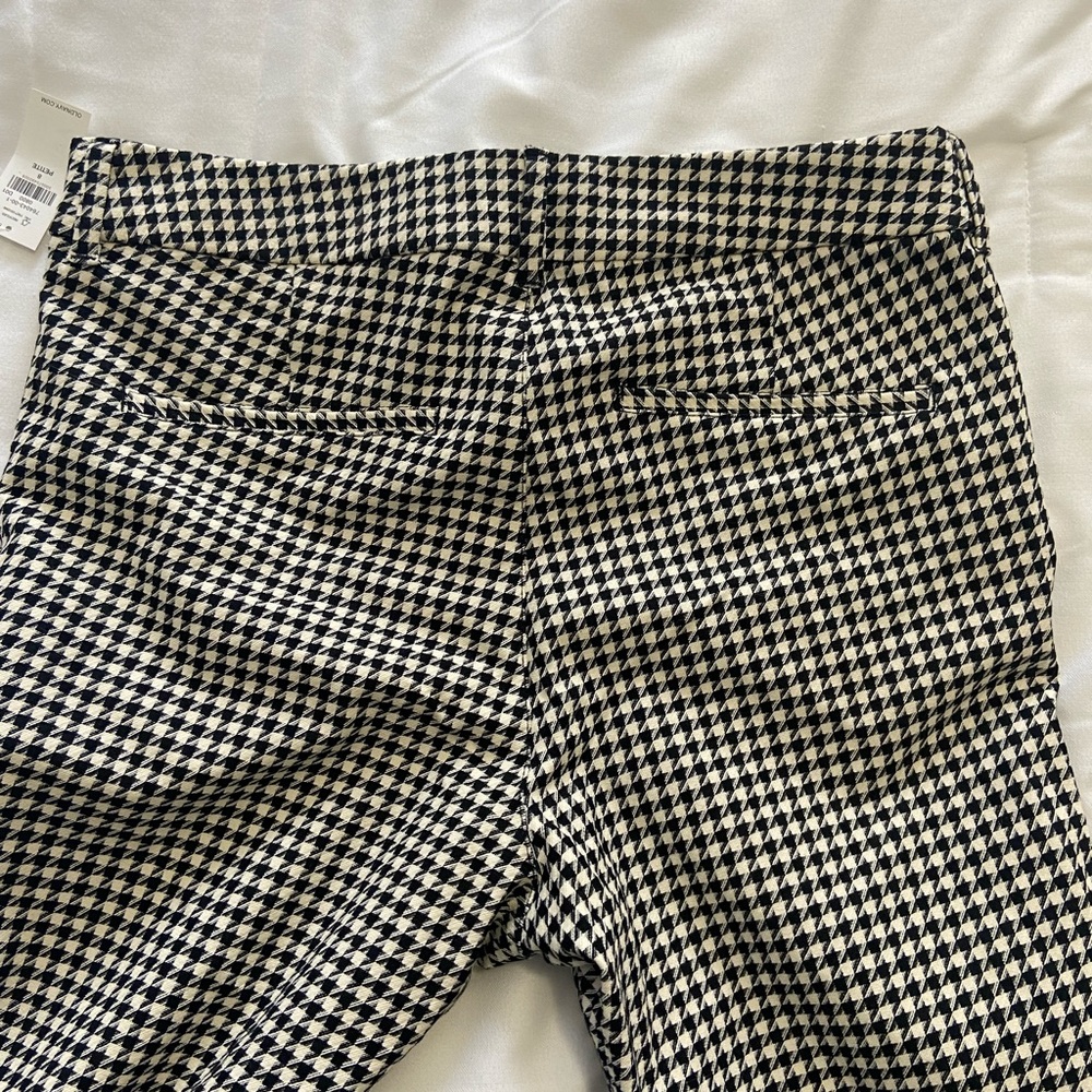 SOLD Old Navy Black & White Pixie Pant - Picture 8 of 9